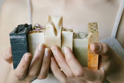 Bazy mydlane – jakie wybrać i jak zrobić własne mydło krok po kroku?