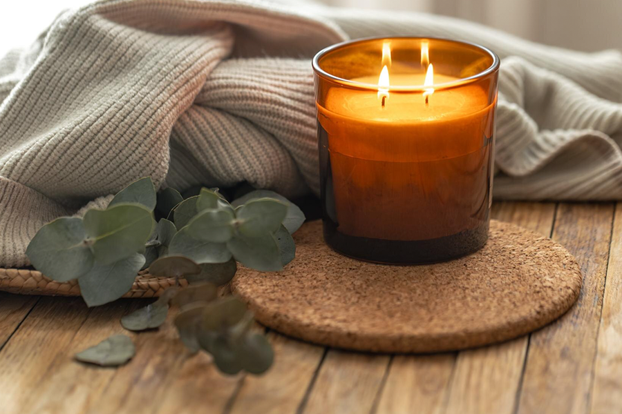 świeczka w szklanym pojemniku